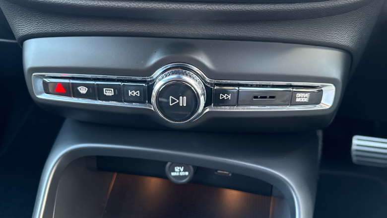 Volvo Xc40 2.0 B4P R DESIGN Pro 5dr Auto Petrol Estate